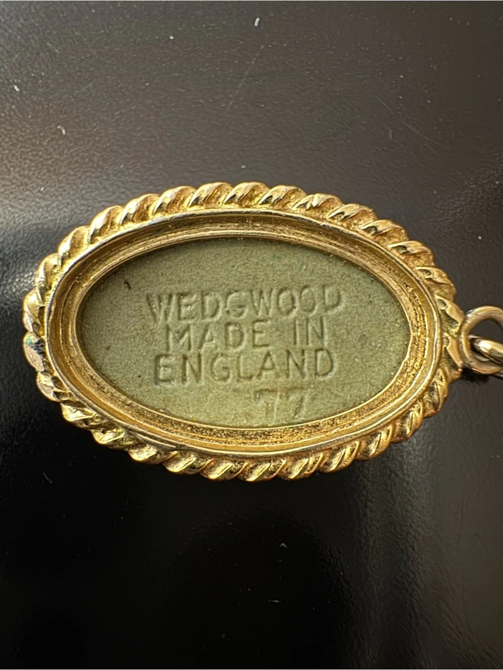 Vintage Wedgwood Jasperware Cameo Pendant - Made in England - Picture 2 of 3